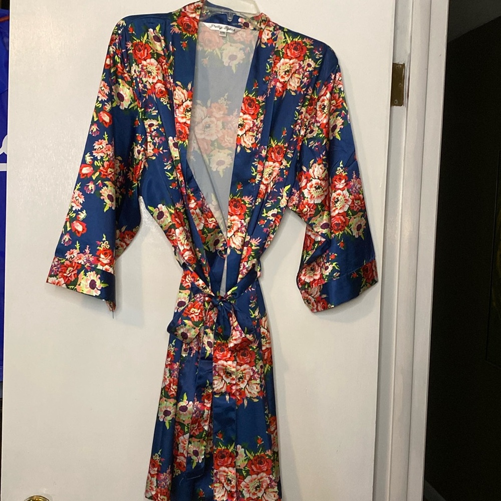 Pretty Robes Women’s AOP Floral Robe